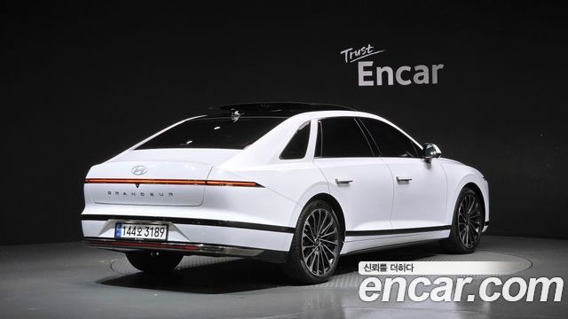 Hyundai Grandeur (GN7) 2,5 Gasoline 2WD Calligraphy 2023 — фото 2