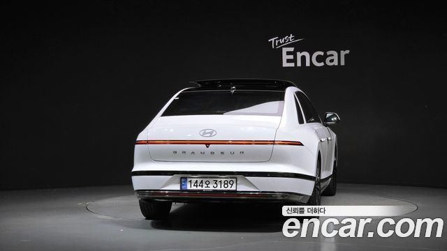 Hyundai Grandeur (GN7) 2,5 Gasoline 2WD Calligraphy 2023 — фото 4