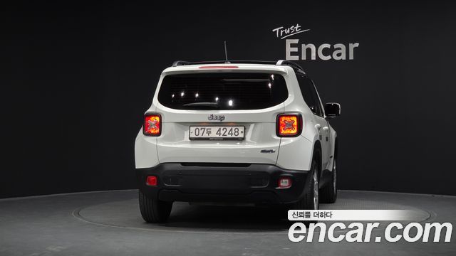 Jeep Renegade 2.4 Longitude High 2017 — фото 4