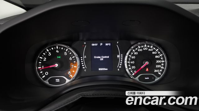 Jeep Renegade 2.4 Longitude High 2017 — фото 8