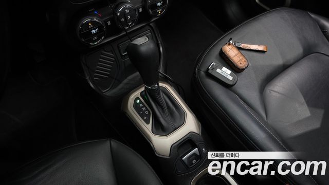 Jeep Renegade 2.4 Longitude High 2017 — фото 9