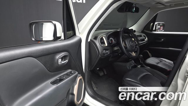 Jeep Renegade 2.4 Longitude High 2017 — фото 10