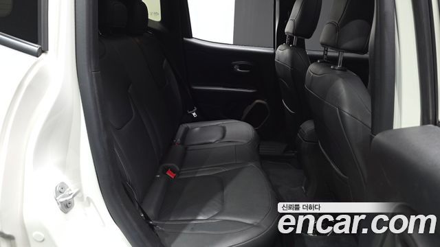 Jeep Renegade 2.4 Longitude High 2017 — фото 12