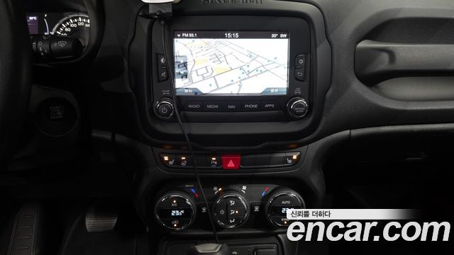 Jeep Renegade 2.4 Longitude High 2017 — фото 14