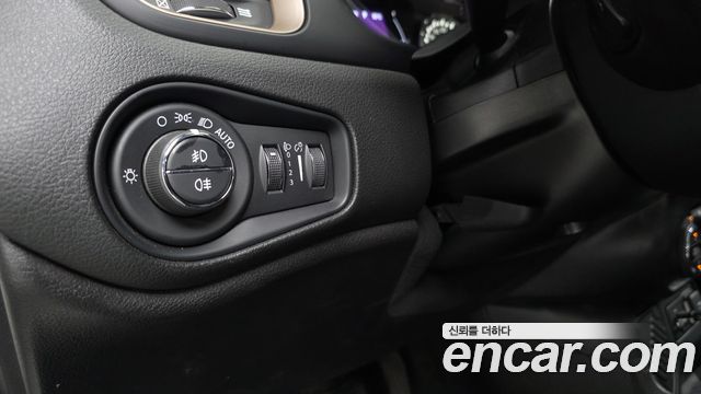 Jeep Renegade 2.4 Longitude High 2017 — фото 19