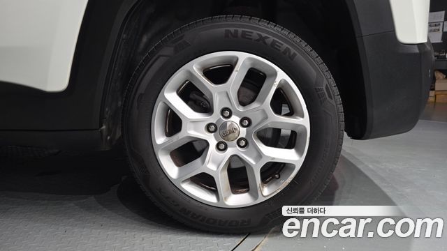 Jeep Renegade 2.4 Longitude High 2017 — фото 21