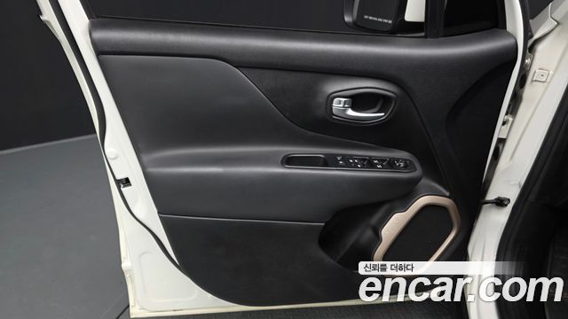 Jeep Renegade 2.4 Longitude High 2017 — фото 24