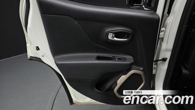 Jeep Renegade 2.4 Longitude High 2017 — фото 25