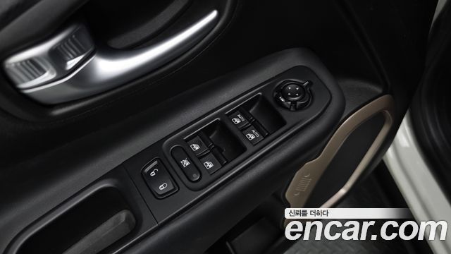 Jeep Renegade 2.4 Longitude High 2017 — фото 29