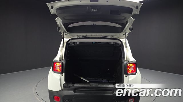 Jeep Renegade 2.4 Longitude High 2017 — фото 31