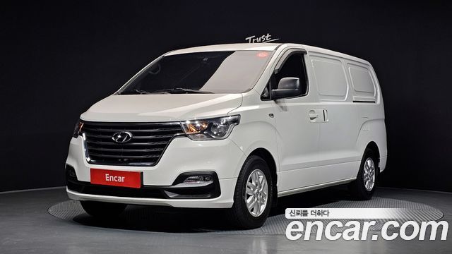 Hyundai Grand Starex Van 3-Seater Smart