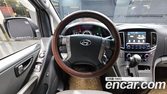 Hyundai Grand Starex Van 3-Seater Smart 2021 — фото 12