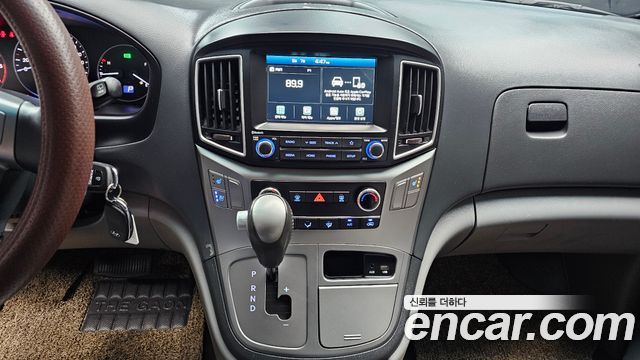 Hyundai Grand Starex Van 3-Seater Smart 2021 — фото 13