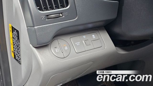 Hyundai Grand Starex Van 3-Seater Smart 2021 — фото 15