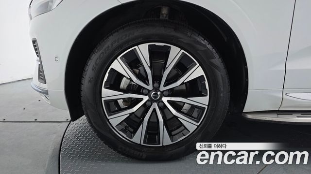 Volvo XC60 (II) B5 Ultimate Bright 2023 — фото 5