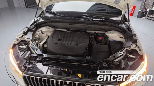 Volvo XC60 (II) B5 Ultimate Bright 2023 — фото 6