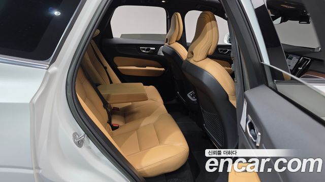 Volvo XC60 (II) B5 Ultimate Bright 2023 — фото 12