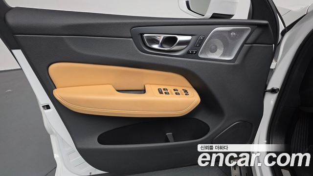 Volvo XC60 (II) B5 Ultimate Bright 2023 — фото 24