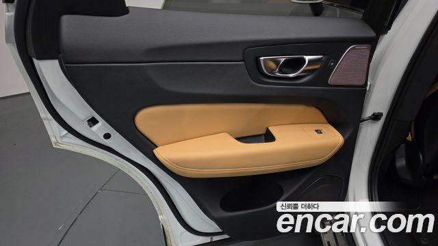 Volvo XC60 (II) B5 Ultimate Bright 2023 — фото 25