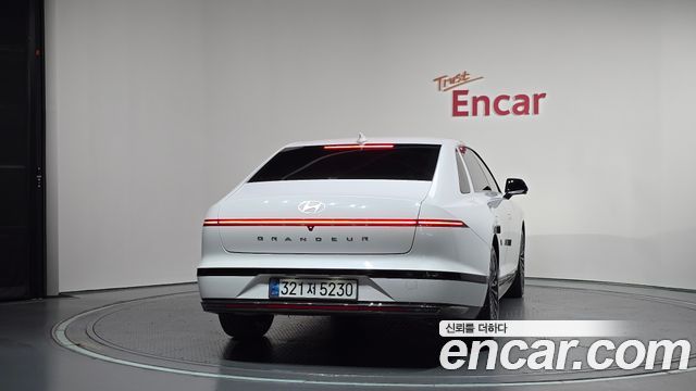Hyundai Grandeur Hybrid (GN7) Calligraphy 2023 — фото 4
