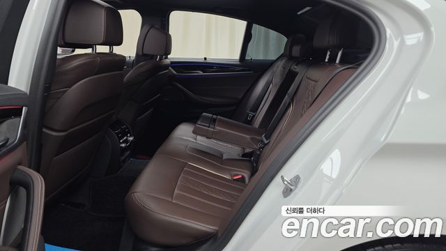 BMW 5 Series (G30) 530i xDrive M Sport Package 2023 — фото 12