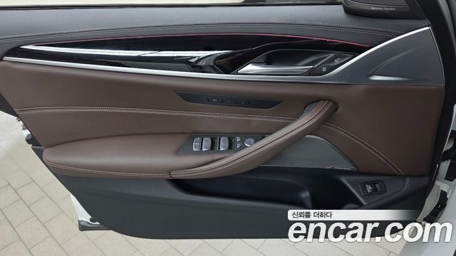 BMW 5 Series (G30) 530i xDrive M Sport Package 2023 — фото 24