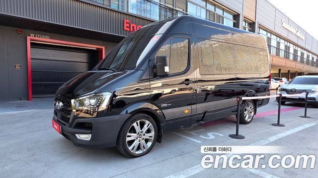 Hyundai Solati 15-seater Luxury