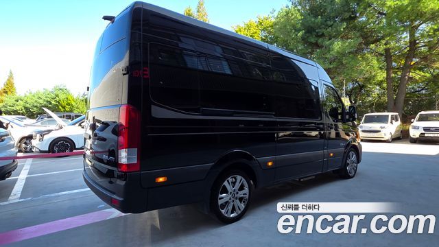 Hyundai Solati 15-seater Luxury 2023 — фото 2