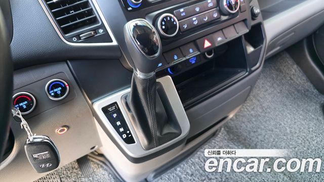 Hyundai Solati 15-seater Luxury 2023 — фото 9