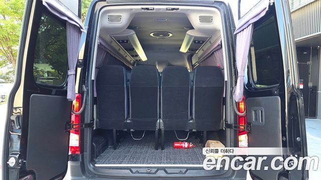 Hyundai Solati 15-seater Luxury 2023 — фото 16