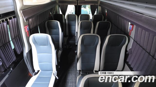 Hyundai Solati 15-seater Luxury 2023 — фото 18