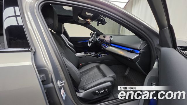 BMW 5 Series (G60) 520i Special Edition 2025 — фото 10