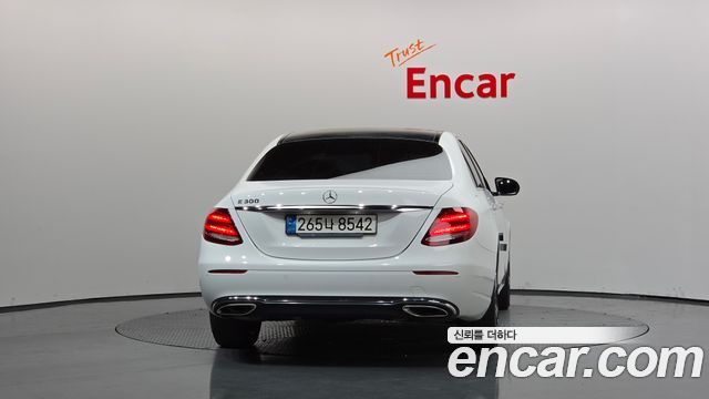 Mercedes-Benz E-Class (W213) E300 Avantgarde 2020 — фото 4