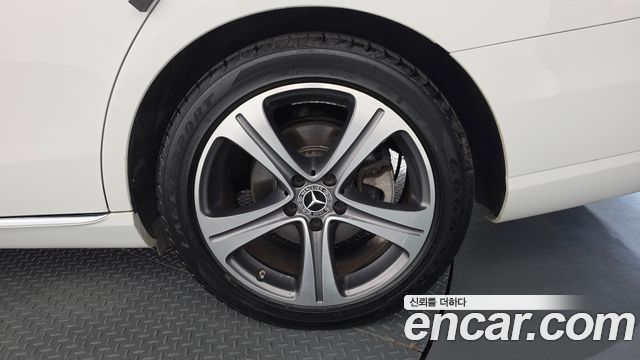 Mercedes-Benz E-Class (W213) E300 Avantgarde 2020 — фото 27