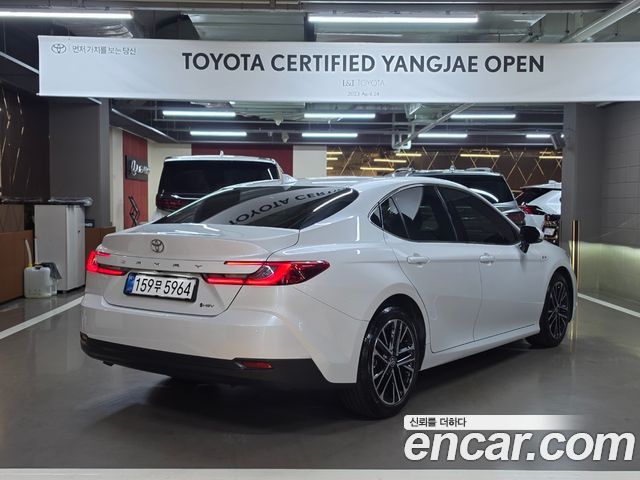 Toyota Camry (XV80) 2.5 XLE Hybrid 2025 — фото 2