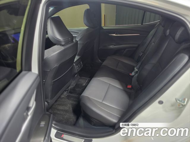 Toyota Camry (XV80) 2.5 XLE Hybrid 2025 — фото 15