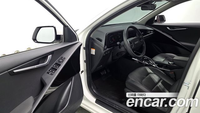 Kia Niro Prestige 2022 — фото 10