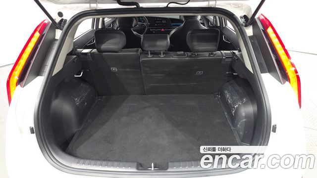 Kia Niro Prestige 2022 — фото 17