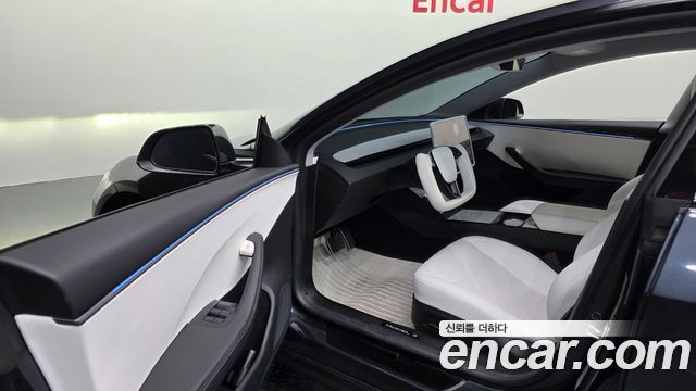 Tesla Model 3 RWD 2025 — фото 10