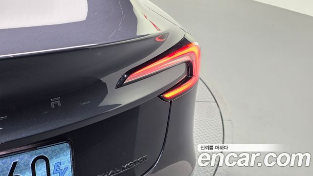 Tesla Model 3 RWD 2025 — фото 23