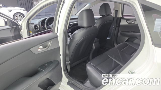 Kia K3 Luxury 2020 — фото 11