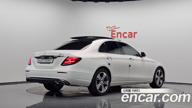 Mercedes-Benz E-Class (W213) E300 4MATIC Avnatgarde 2017 — фото 2