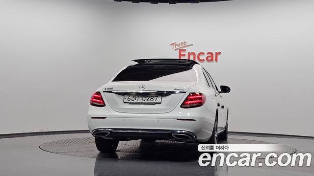 Mercedes-Benz E-Class (W213) E300 4MATIC Avnatgarde 2017 — фото 4