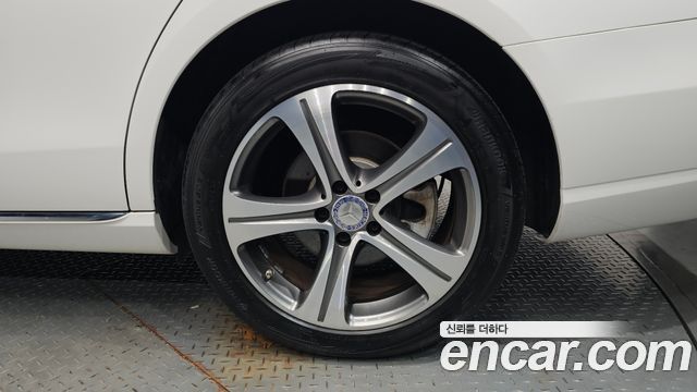 Mercedes-Benz E-Class (W213) E300 4MATIC Avnatgarde 2017 — фото 21