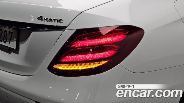 Mercedes-Benz E-Class (W213) E300 4MATIC Avnatgarde 2017 — фото 23