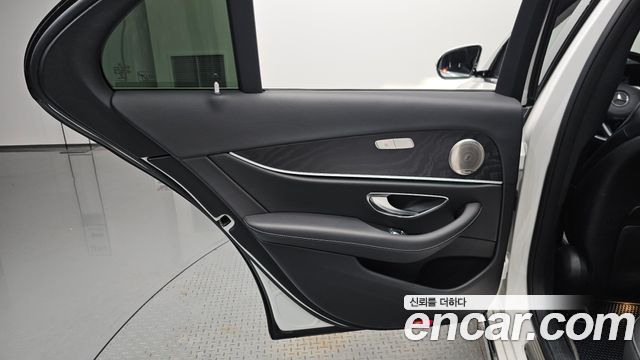 Mercedes-Benz E-Class (W213) E300 4MATIC Avnatgarde 2017 — фото 25