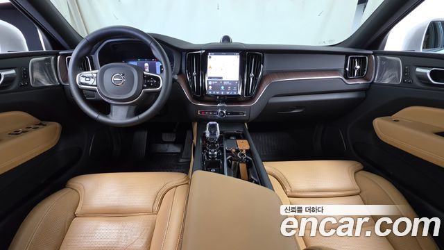 Volvo XC60 (II) B6 Ultimate Bright 2023 — фото 7