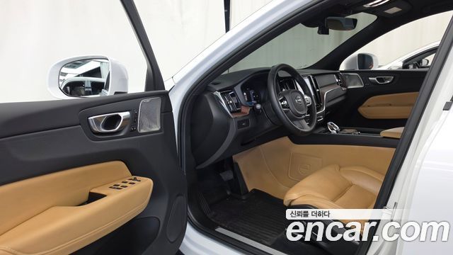 Volvo XC60 (II) B6 Ultimate Bright 2023 — фото 10