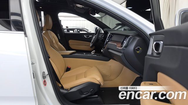 Volvo XC60 (II) B6 Ultimate Bright 2023 — фото 16
