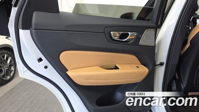 Volvo XC60 (II) B6 Ultimate Bright 2023 — фото 31